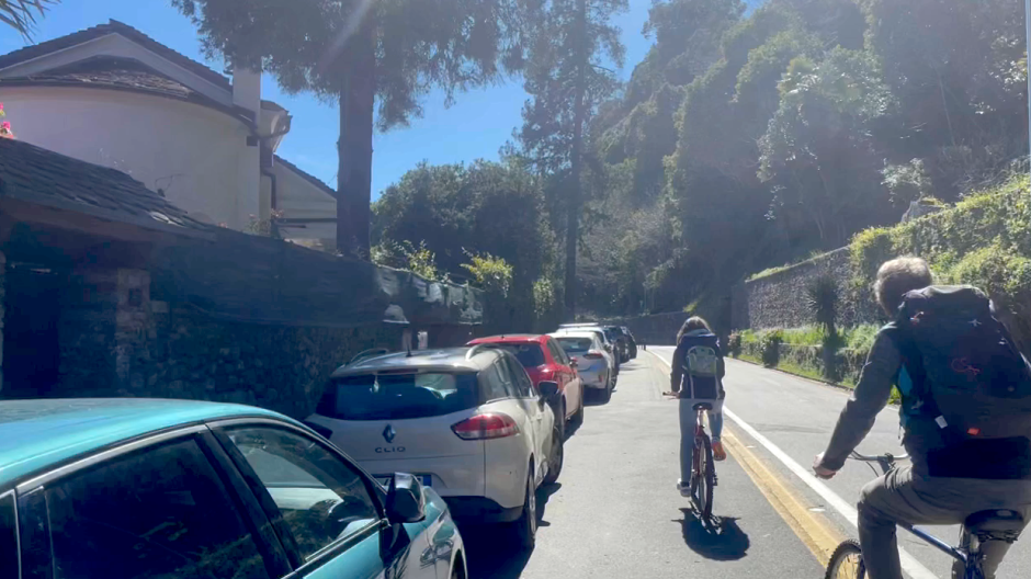 Parcheggi a Pallanza, tra caos e progetti fermi: polemica sullo stop a via Crocetta